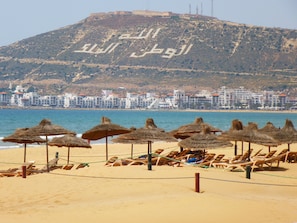 Camastros y toallas de playa 