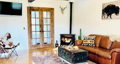 Lux Cabin: Buffalo River, hiking trails, floating, WiFi, Laundry, Dog friendly