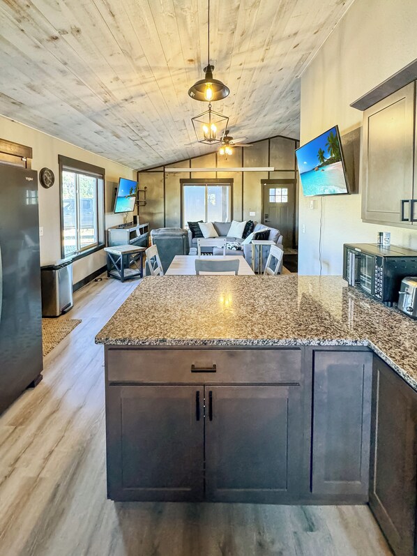 المنشأة من الداخل