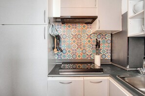 Fridge, microwave, oven, stovetop - Deltico; 4 guests in washington area (Milano)