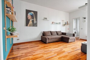 Smart TV - Deltico; 4 guests in washington area (Milano)