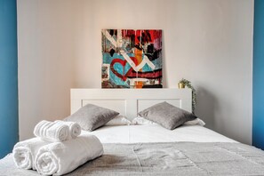 1 habitación, tabla de planchar con plancha, wifi gratis y ropa de cama