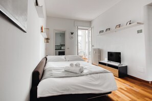 1 bedroom, iron/ironing board, free WiFi, bed sheets - Deltico; 4 guests in washington area (Milano)