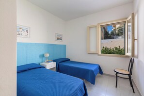 2 quartos, ferros/tábuas de passar roupa