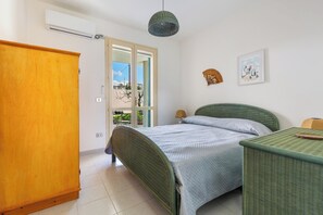 1 quarto, ferros/tábuas de passar roupa