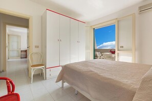 3 chambres, fer et planche à repasser