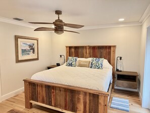 3 chambres, bureau, fer et planche à repasser, accès au Wi-Fi (inclus)