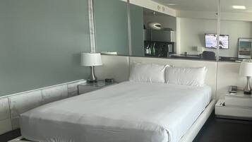 1 chambre, bureau, fer et planche à repasser, Wi-Fi