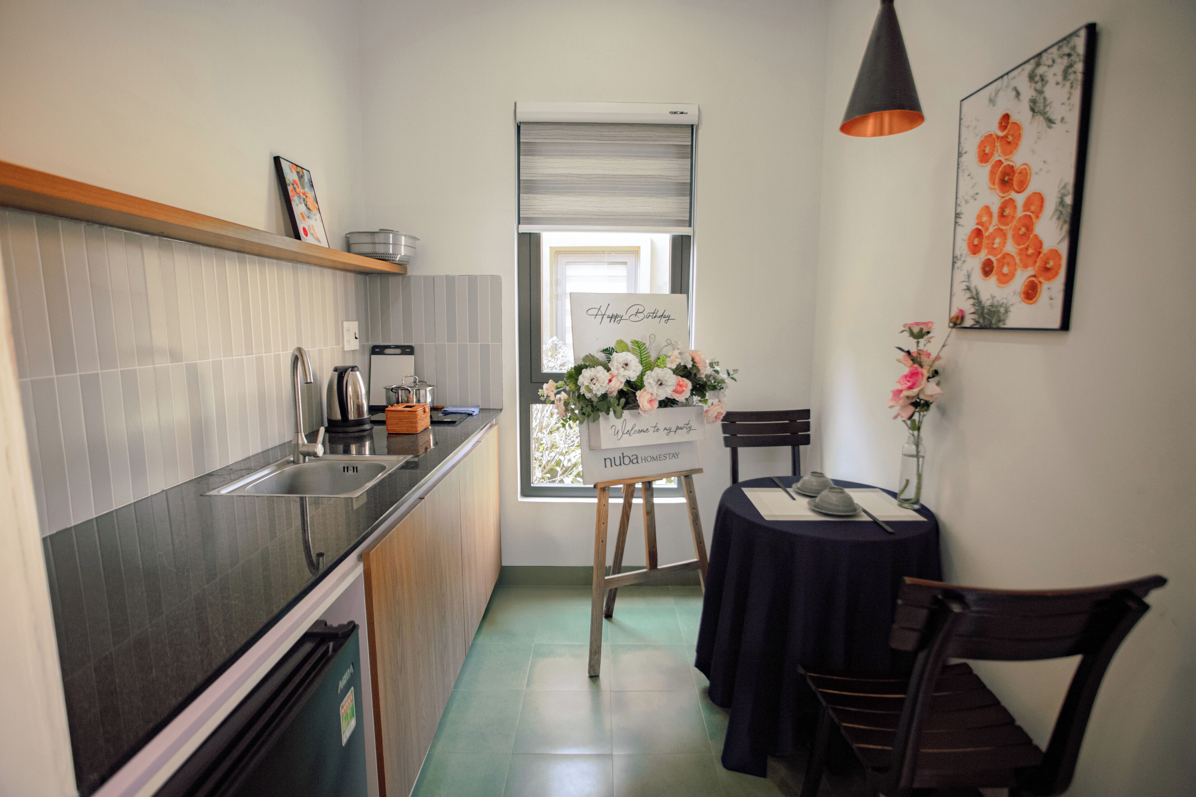 华丽开间套房, 花园景观 | 私人厨房 | 冰箱、炉灶、电热水壶、厨具/餐具
