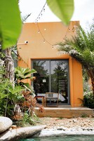 Suíte estúdio superluxo, vista para a piscina | Vista do quarto