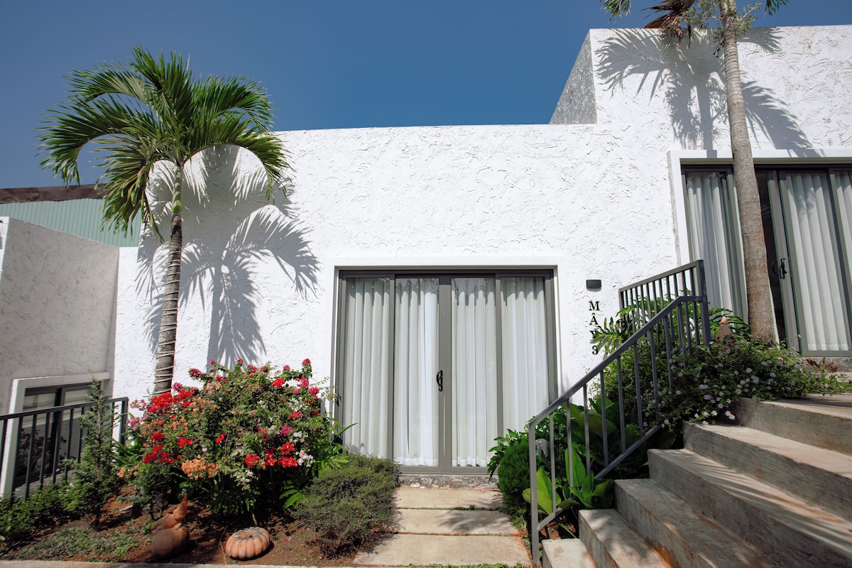 Deluxe Double Room, Garden View | In-room safe, desk, laptop workspace, blackout curtains