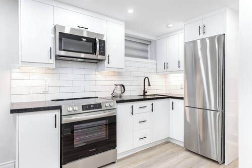 Clean 3BR/2BA Apt - Steps to Amenities!