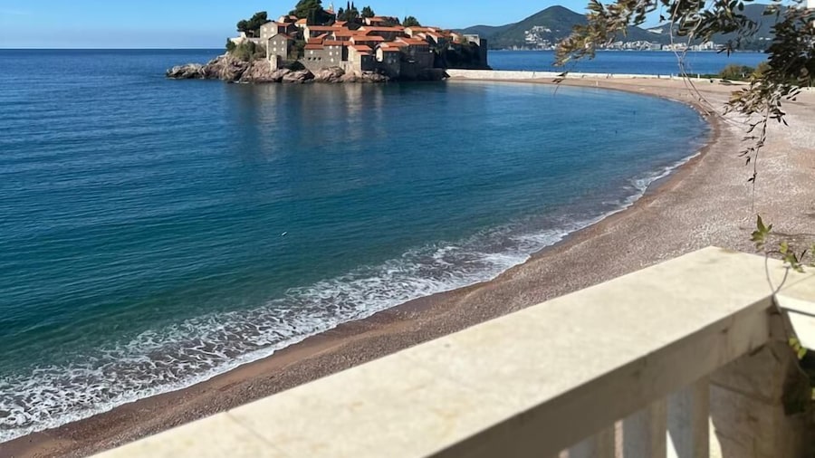 Beachfront Four bedroom Apartment