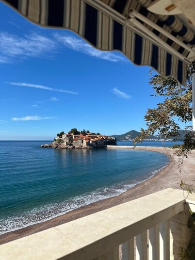 Beachfront Four bedroom Apartment