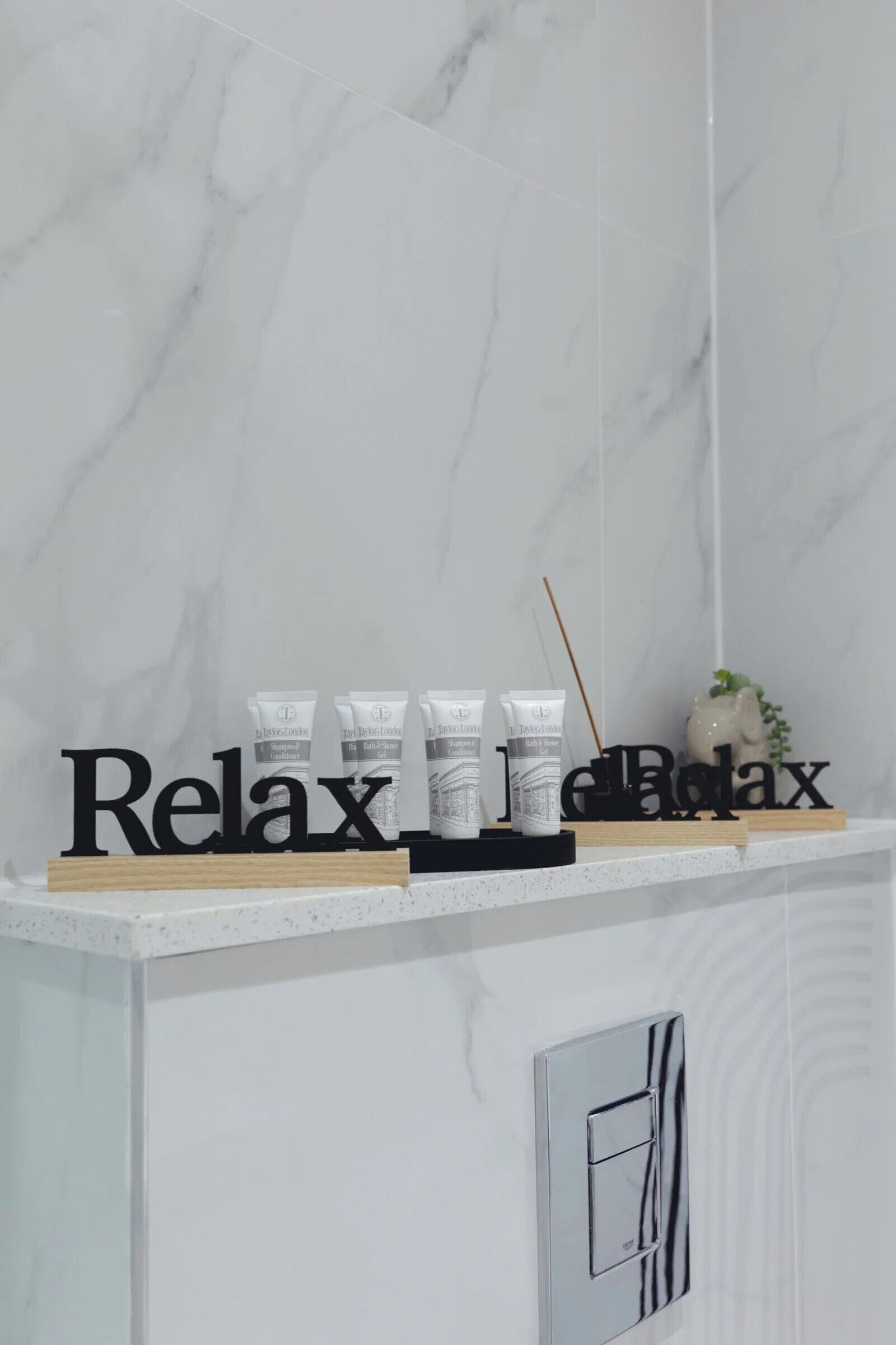 Apartment | Bathroom amenities | Shower, hair dryer, towels