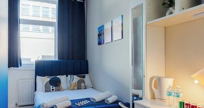 Crendon House Cosy Studio - Sleeps 2 & Kitchen