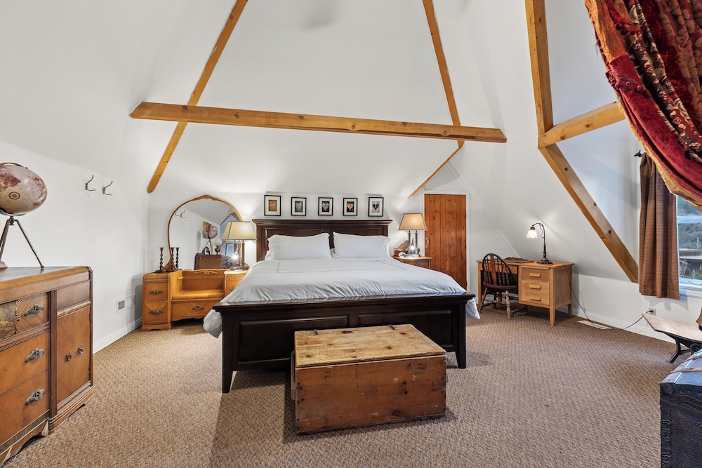 Under the Eaves Inn at Zion National Park by null