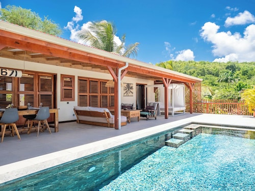 Villa Tanamera avec piscine privée. Parfaite pour un séjour jusqu'à 6 personnes