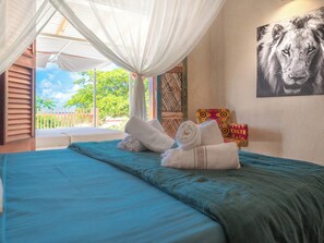 3 bedrooms, travel crib, WiFi, bed sheets