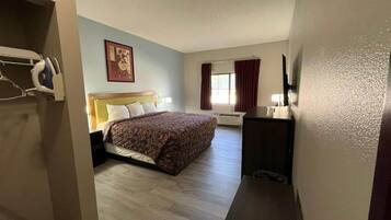 書桌、筆電工作空間、床單