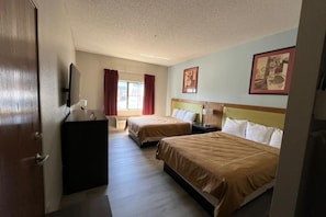 Comfort-Zimmer, 2 Queen-Betten, Nichtraucher | Schreibtisch, laptopgeeigneter Arbeitsplatz, Verdunkelungsvorhänge
