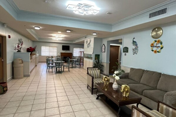 42-inch LED TV with cable channels - Coratel Inn and Suites by Jasper Wesley Hospital (Wichita)