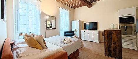 1 bedroom, iron/ironing board, bed sheets