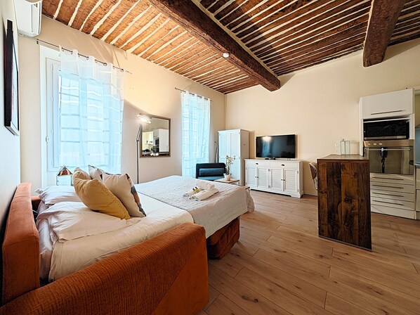 1 bedroom, iron/ironing board, bed sheets