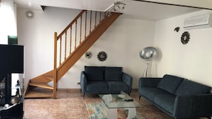 TV, ping pong - Town house with garage (Prades)