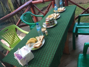 Free daily English breakfast