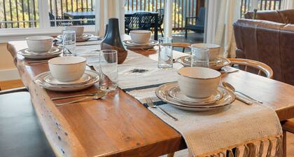 December Specials!-Brand New! 1 Mile to SDC, 2 Arcades, Private Hot Tub, 2 Pools