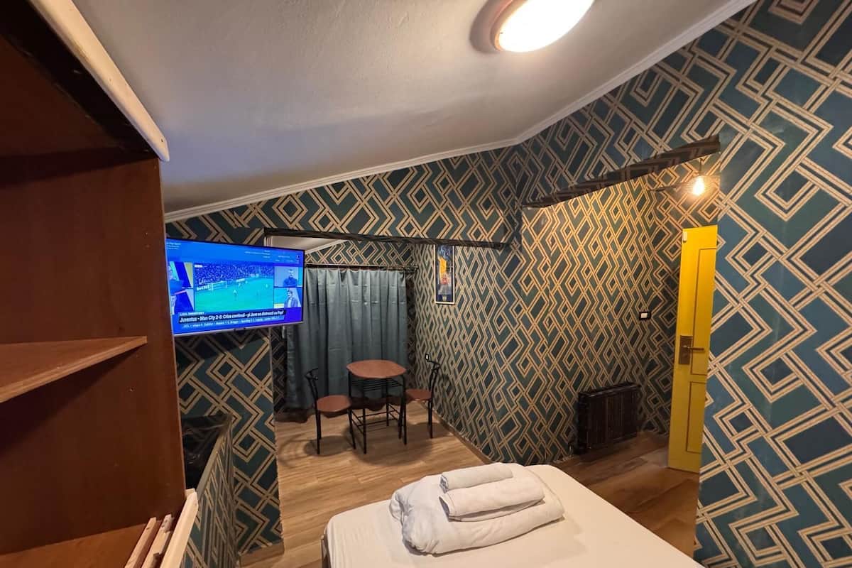 Chambre Double Confort, vue cour intérieure