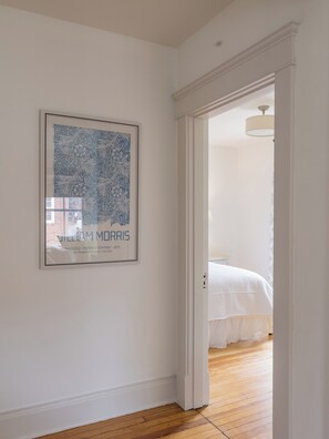 2 habitaciones, tabla de planchar con plancha, wifi y ropa de cama 