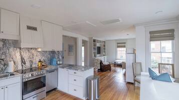 250307 EKP AKueckerAirbnb 00072