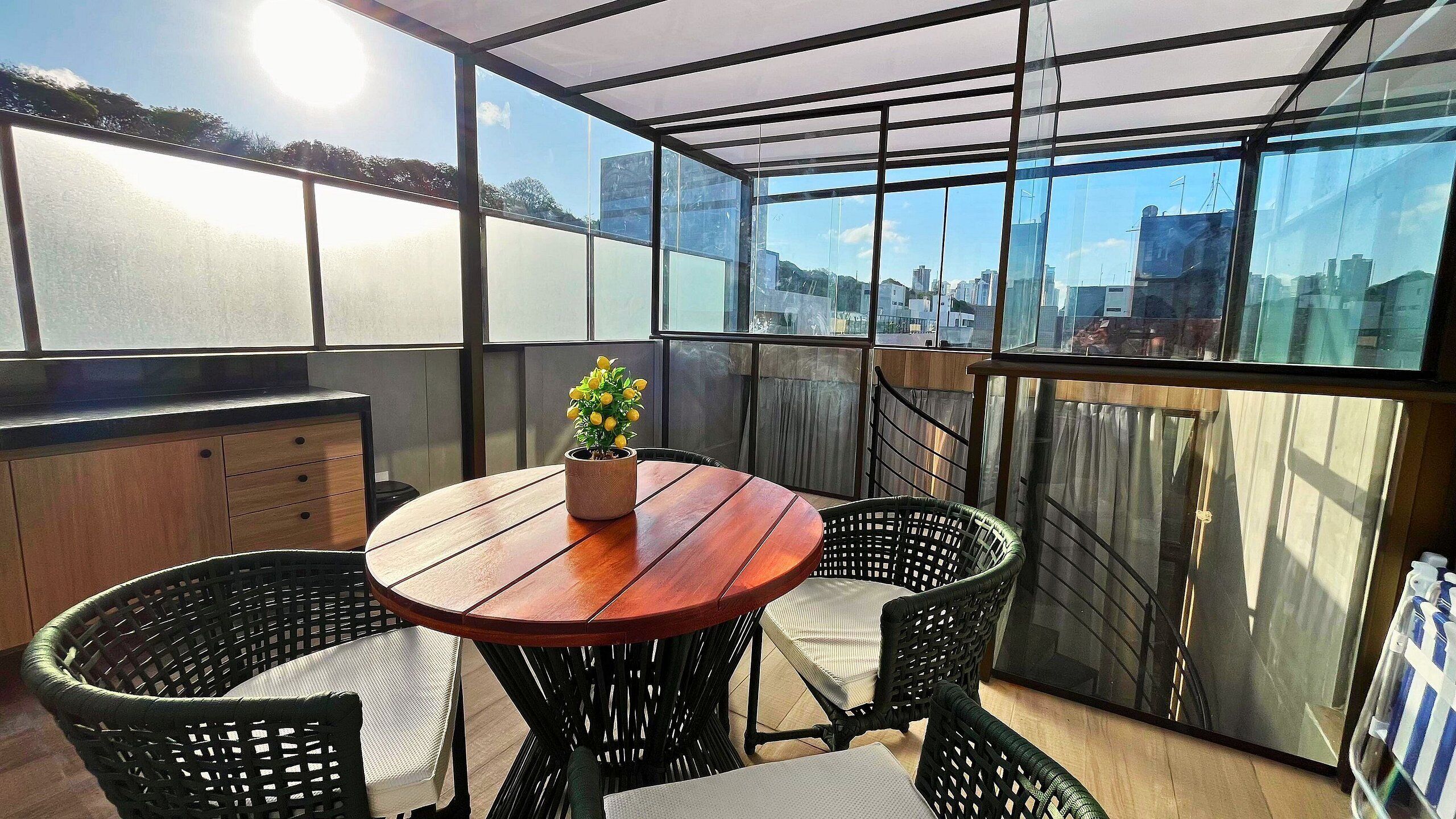 Basic Apartment | Dining