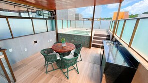 Basic Apartment | Outdoor dining