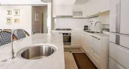 Well-appointed and modern apartment next to Da’an Park