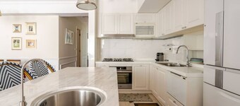 Well-appointed and modern apartment next to Da’an Park