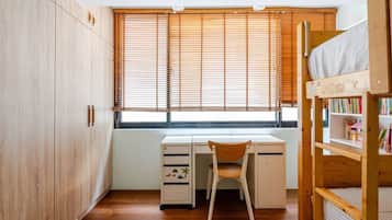 3 bedrooms, desk, iron/ironing board, travel crib