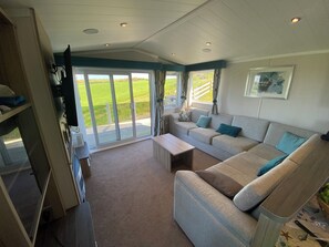 Living area - The Lodge at Pennant-igyn (Pwllheli)