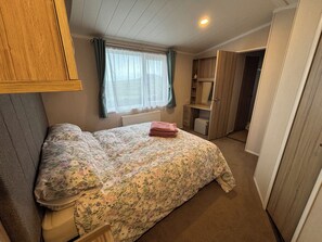 2 habitaciones, decoración personalizada y muebles diferentes 