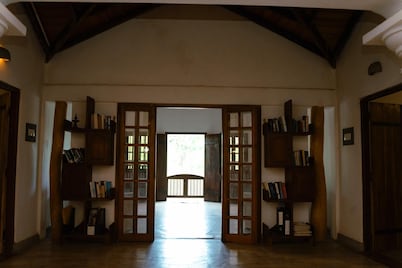 Surya Lagoon Village-Lovely 4-bedroom villa in Nilaveli with WiFi and AC