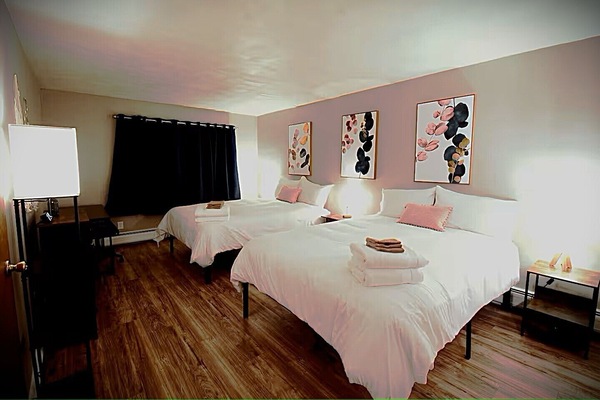 1 habitación, caja de seguridad en la habitación y escritorio