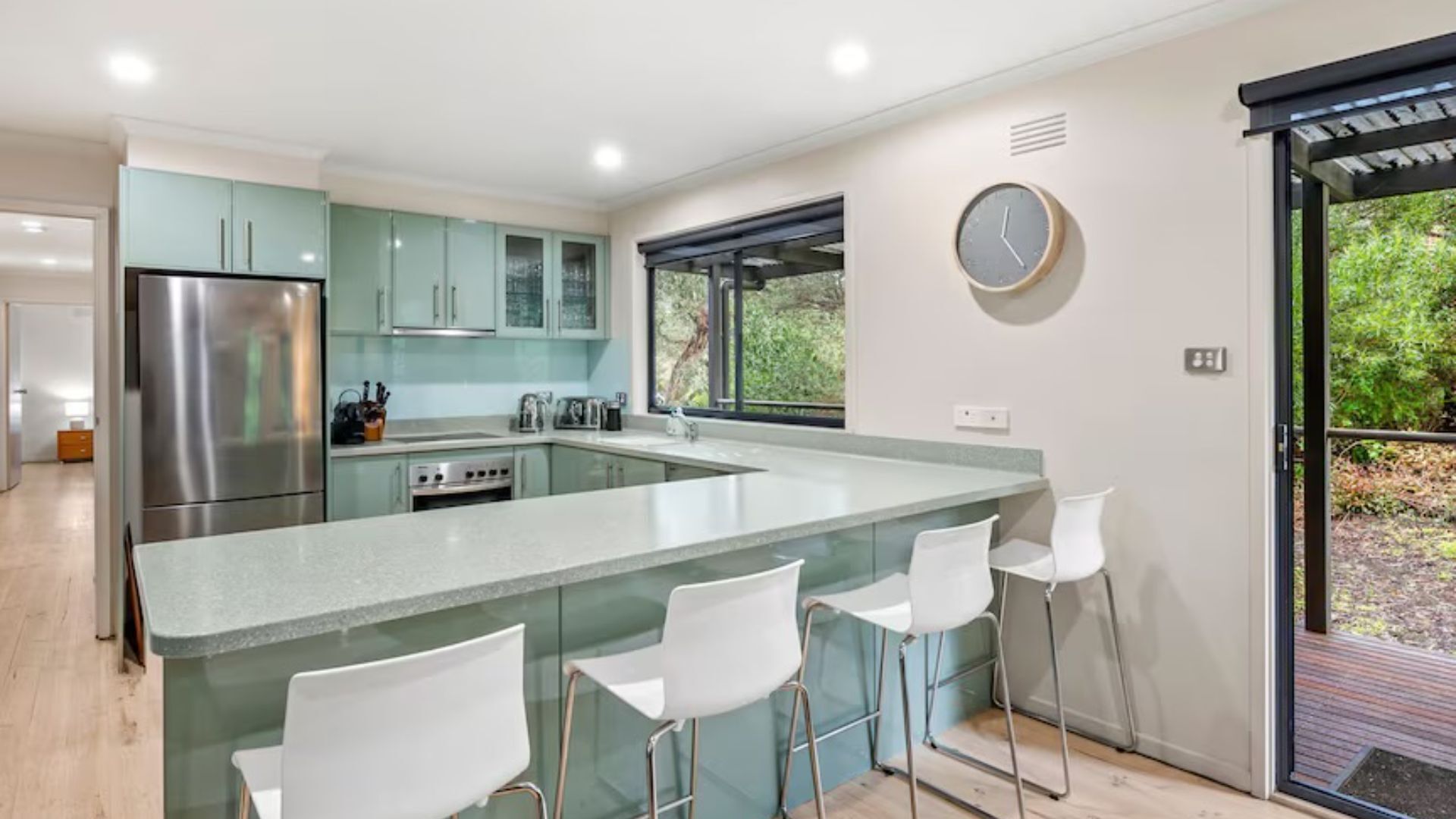 Fridge, oven, stovetop, dishwasher