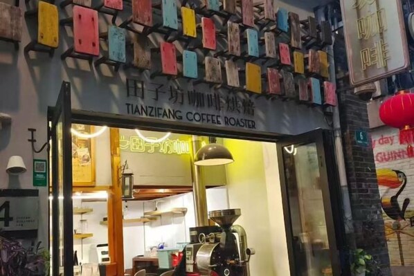 A coffee shop with a visible coffee machine and a sign indicating it is a coffee roasting shop.