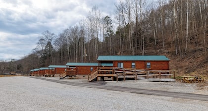 Delores's Den - Ivy Branch Trailhead