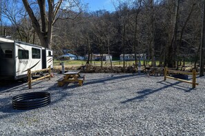 Outdoor dining - RV Site 8 Camper - Hatfield McCoy Trails (Wilkinson)