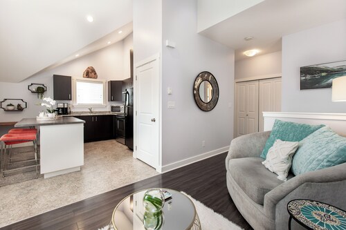 Cozy Sunrise 1BR Suite