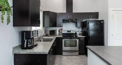 Cozy Sunrise 1BR Suite