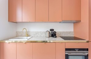 Microwave, oven, dishwasher, coffee/tea maker - A PERFECT PARISIAN GETAWAY IN A PERFECT LOCATION – RUE DU TEMPLE (Paris)